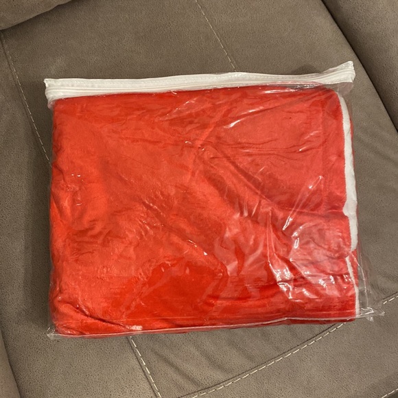 Justice blanket  Justin Bieber’s #JusticeWorldTour - Picture 3 of 4